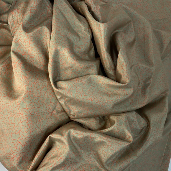 Tan/Red Leaf Outline Slinky Fashion Fabric - Rosewood - Blouse Dress 60" x 5 yd - Picture 7 of 11